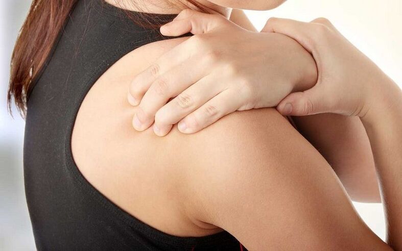 dor baixo o omóplato desde as costas